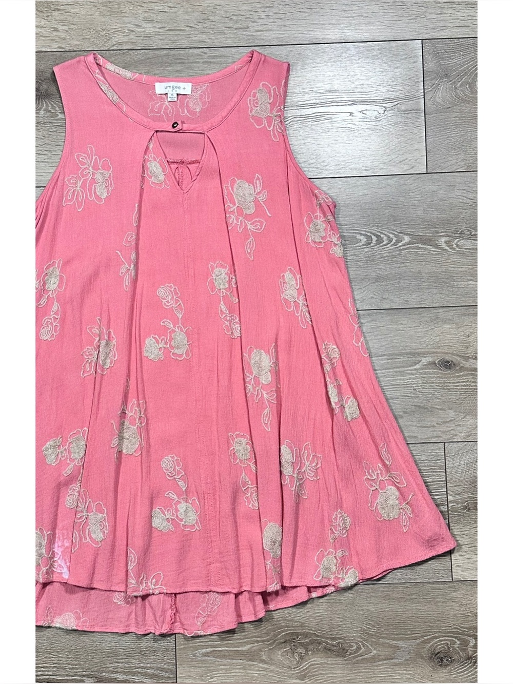 Umgee Sleeveless Floral Embroidered Swing Flowy Crinkle Gauze Tunic Coral *Flaw*